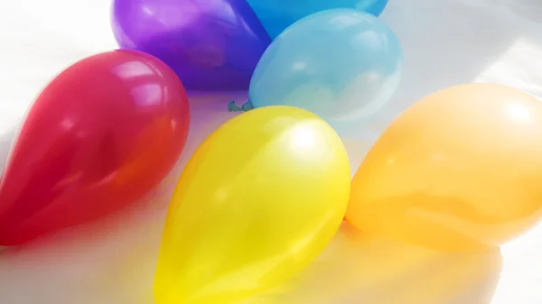 Buchet de baloane colorate în focalizare moale — Fotografie, imagine de stoc