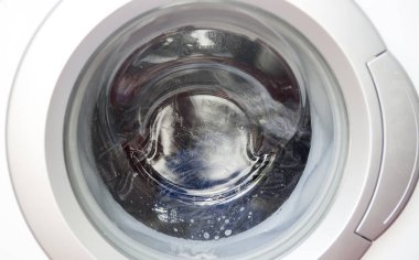 closeup çalışan çamaşır makinesi
