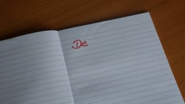 Sevgili günlük harfler bir not etmek üstünde el yazısı görünüyor