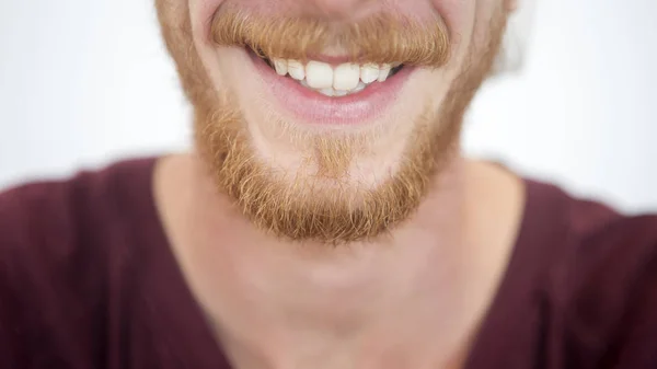 Primo piano della barba rossa del giovane — Foto Stock