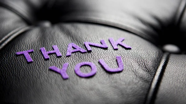 La palabra Gracias en cuero negro — Foto de Stock
