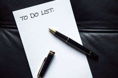Beyaz kağıda yazılı listelemek için 