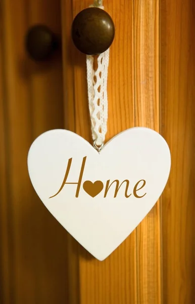 Witte houten hart met het woord-Home — Stockfoto