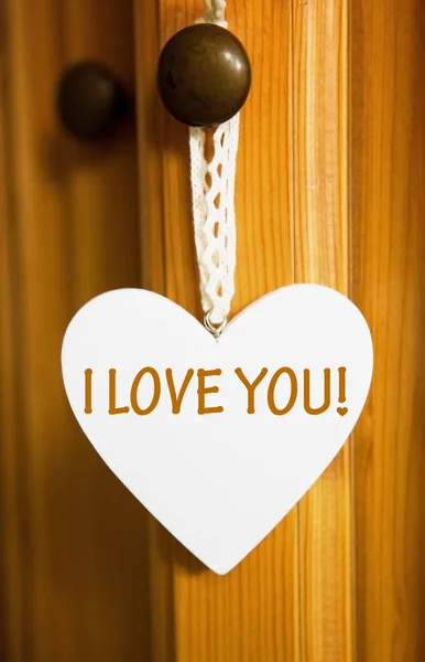 Coração de madeira branco com as palavras Eu te amo — Fotografia de Stock