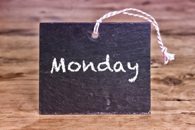 word Tebeşir tahtaya yazıldı Pazartesi