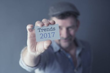 adam gösteren kartı kelimelerle eğilimleri 2017