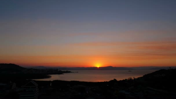 Time-lapse av solnedgången på bay i Florianopolis — Stockvideo