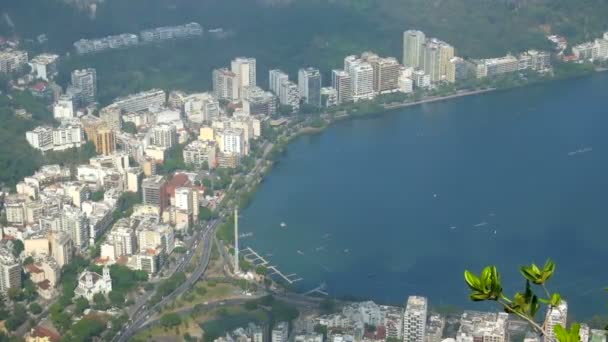 Visa från ovan av bay lagoa de jacarepagua i Rio de Janeiro — Stockvideo