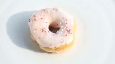 ile çörek üzerinde plaka dönen sır ile