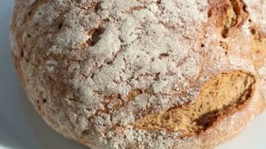 plaka dönen üzerinde ekmek