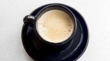 fincan kahve beyaz zemin üzerine