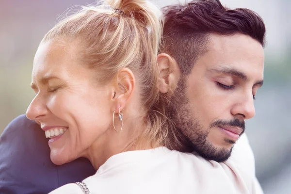 Portrait of couple hugging each other — Stock Photo, Image