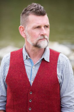 50'li yakışıklı adam portresi 