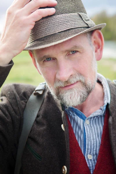 Retrato del hombre bavariano guapo en sus 50 años — Foto de Stock