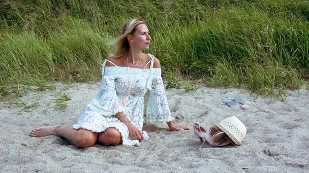 Cinemagraph Beautiful Blond Woman White Dress Sitting Beach — Stock Video