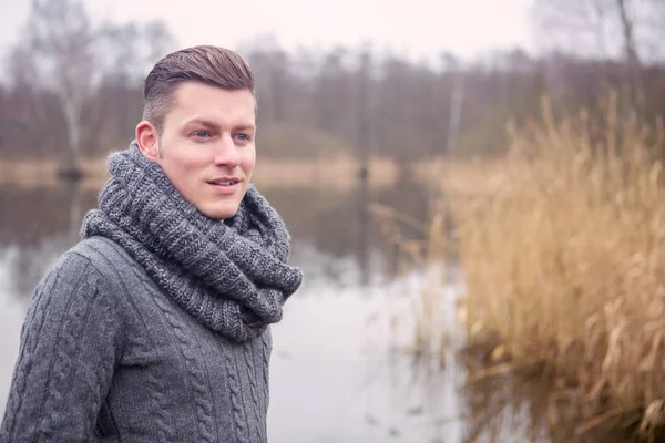 Handsome blond man in front of lake — Stock Photo, Image