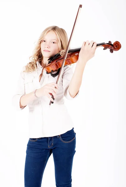 Jeune fille blonde jouant du violon — Photo