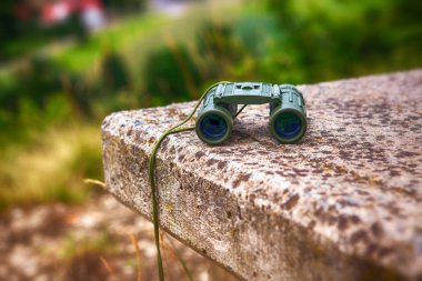 dürbün bulanık Vadi Manzaralı taş bankta