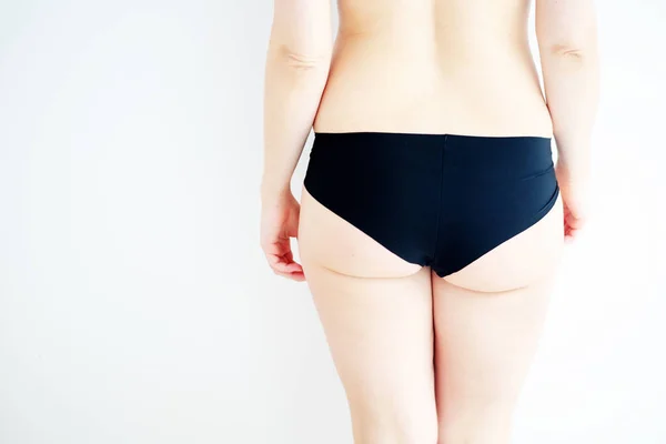 Jeunes femmes fesses avec fond blanc — Photo