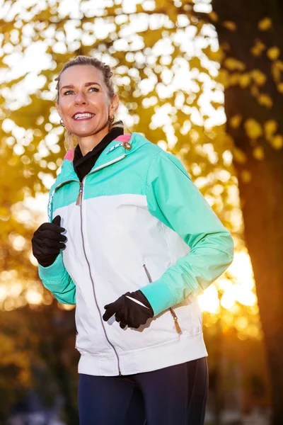 Attractive blond woman doing sport outdoors — Stock Photo, Image