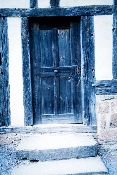 Detail of an entrance of a half-timbered old house with stone steps — Stock Image Detail Entrance Half Timbered Old House Stone Steps Stock Picture
