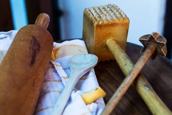 Nahaufnahme Von Hölzernen Küchenutensilien Und Küchentuch — Stockfoto