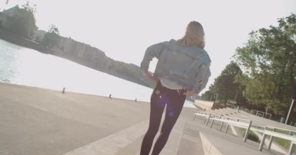 Trendy hipster girl spending time in a city. — Stock Video