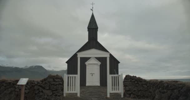 Svart Kyrkan Budir Island Berömda Svarta Kyrkan Budir Halvön Snaefellsnes — Stockvideo