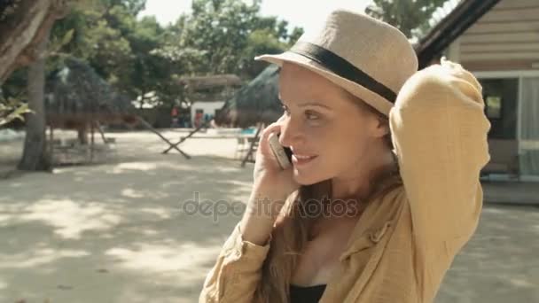 Woman Talking Phone Sunny Day — Stock Video