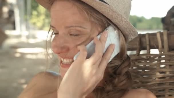 Young Woman Wearing Hat Using Smartphone Summer Beautiful Woman Sitting — Stock Video