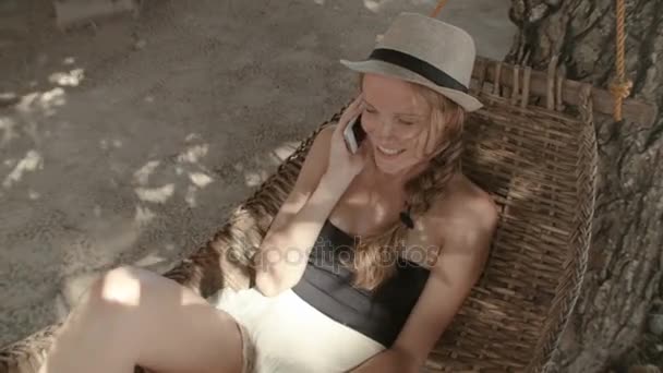 Young Woman Wearing Hat Using Smartphone Summer Beautiful Woman Sitting — Stock Video