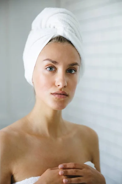 stock image Portrait of beautiful young woman examining herself in front of mirror.