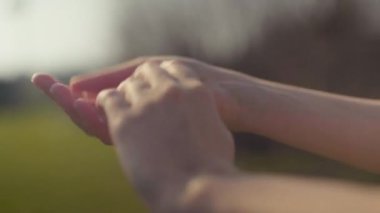 Kadın Kullanımını Kapat El Antibakteriyel Temizleyici Jel, Virüs Koruma.