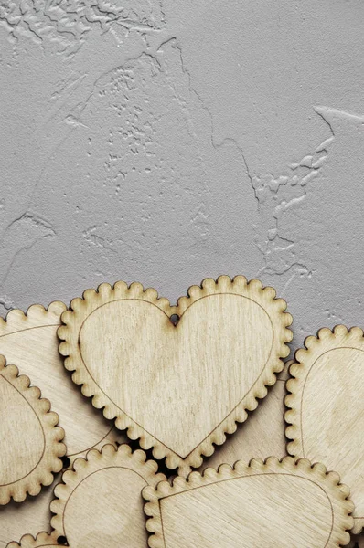 Coeurs en bois sur gris — Photo