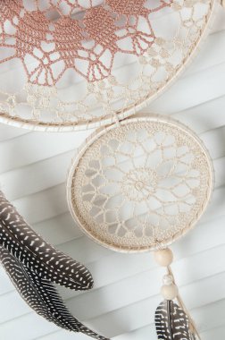 Bej kahverengi rüya yakalayıcı kapı