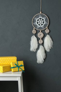 Gri beyaz rüya yakalayıcı koyu gri 