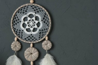 Gri beyaz rüya yakalayıcı koyu gri 