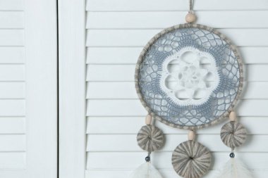 Beyaz gri rüya yakalayıcı 