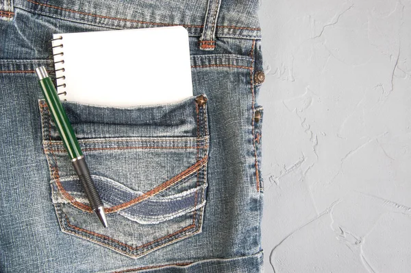 Блокноти і ручка в кишені — стокове фото