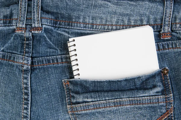 Cadernos no bolso jeans — Fotografia de Stock