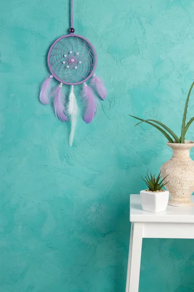 Lila rüya yakalayıcı aquamarine üzerinde — Stok fotoğraf