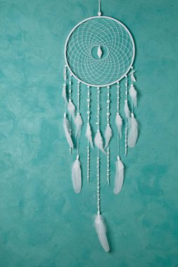 Aquamarine üzerinde beyaz rüya yakalayıcı 