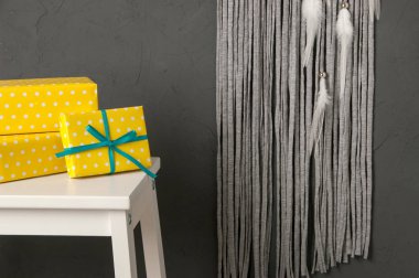 Gri artalanları sarı kutulara