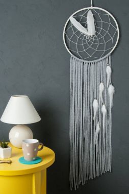 Gri beyaz rüya yakalayıcı gri