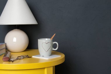 Yatak odası iç gri arka plan üzerinde