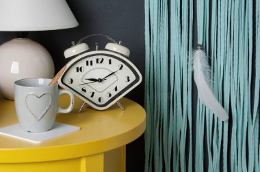 Yatak odası iç gri arka plan üzerinde