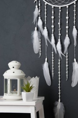 Gri beyaz rüya yakalayıcı 