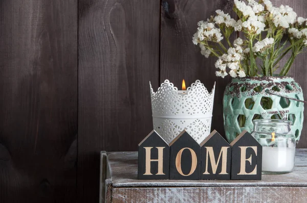 Yatak odası Dekor ahşap arka plan üzerinde