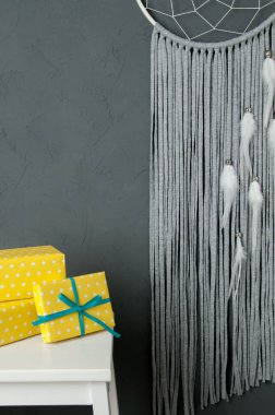 Gri beyaz rüya yakalayıcı koyu gri 