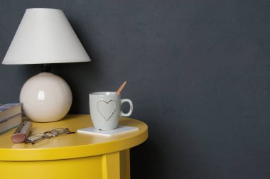 Yatak odası iç gri arka plan üzerinde